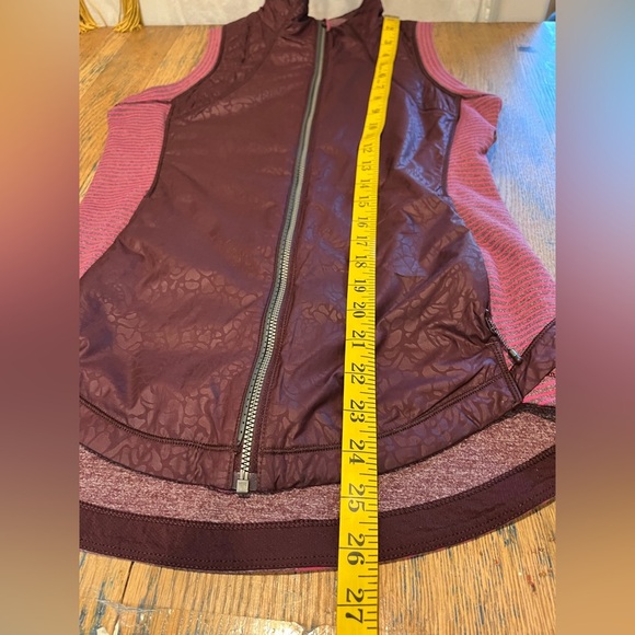 ❣️LULULEMON - Burgundy Rebel Runner Vest - Size 6 - Picture 10 of 10